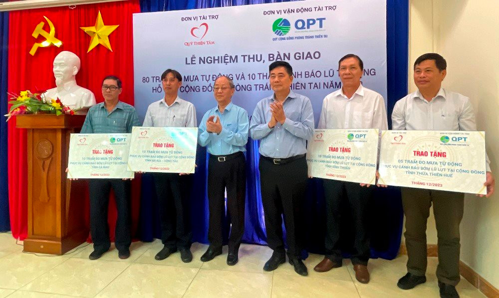 Lắp đặt 843 trạm đo mưa, 16 tháp báo lũ phục vụ cảnh báo sớm thiên tai